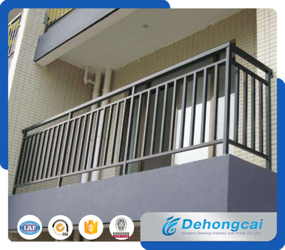 Diseños baratos de la cerca del balcón del hierro labrado / cerca de seguridad de acero galvanizada