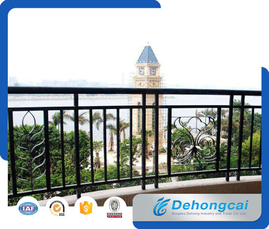 Valla de seguridad decorativa de balcón de acero galvanizado / barandilla de balcón de hierro forjado