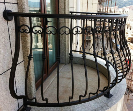 Barandilla decorativa vintage de escaleras de hierro forjado